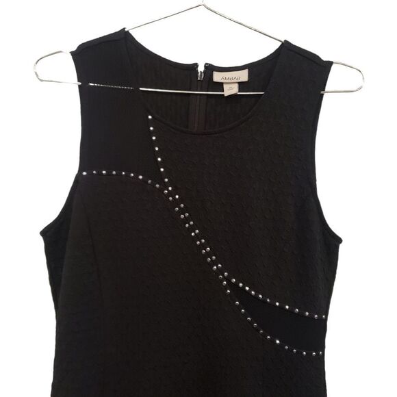 Ámbar Black Textured Dress with Transparent Cut Outs - Picture 4 of 11